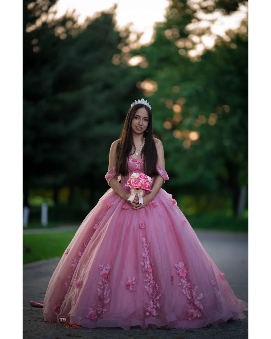 Dumbo Street Geometry, Editorial Sweet 16 Portrait Concepts for NYC Families