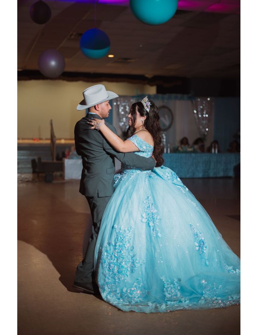 The First Waltz with Dad and Family — Don't Lose Your Mind Over Her Quinceañera Photos