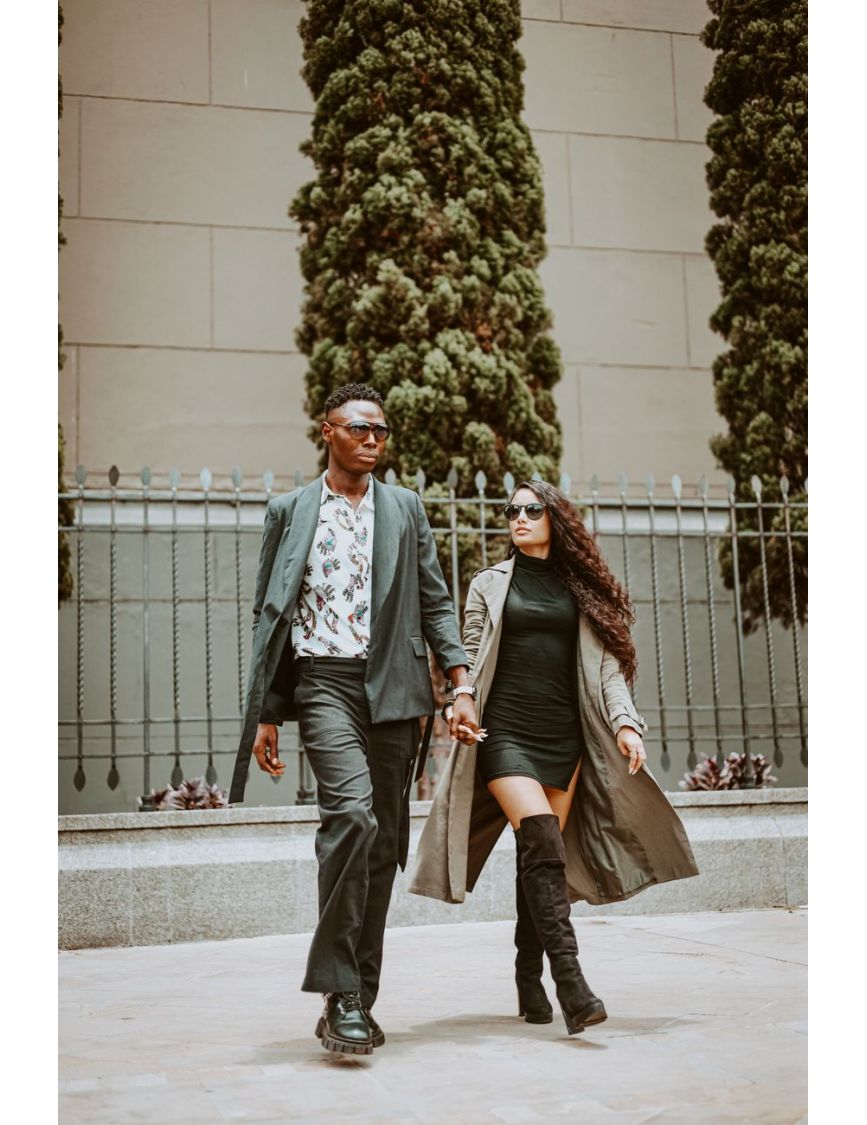 Anchor with Unequal Visual Weight — Please Stop Dressing Like Twins for Your NYC Shoot
