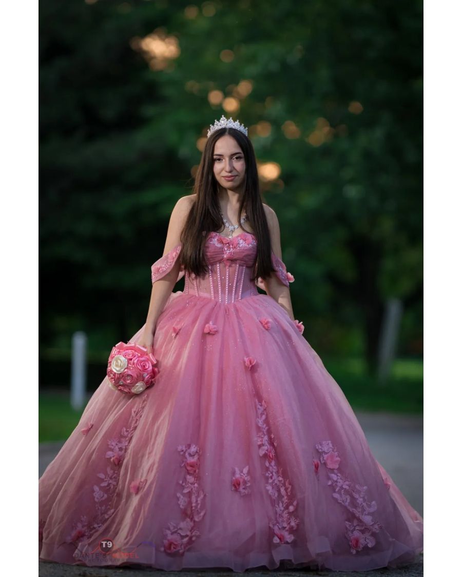 The Final Dress Fitting in Corona, Quinceañera Photo Timeline for NYC Parents