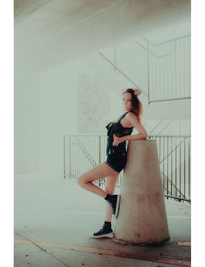 The Uneven Weight Shift — Stop Holding Your Breath: How to Actually Look Alive