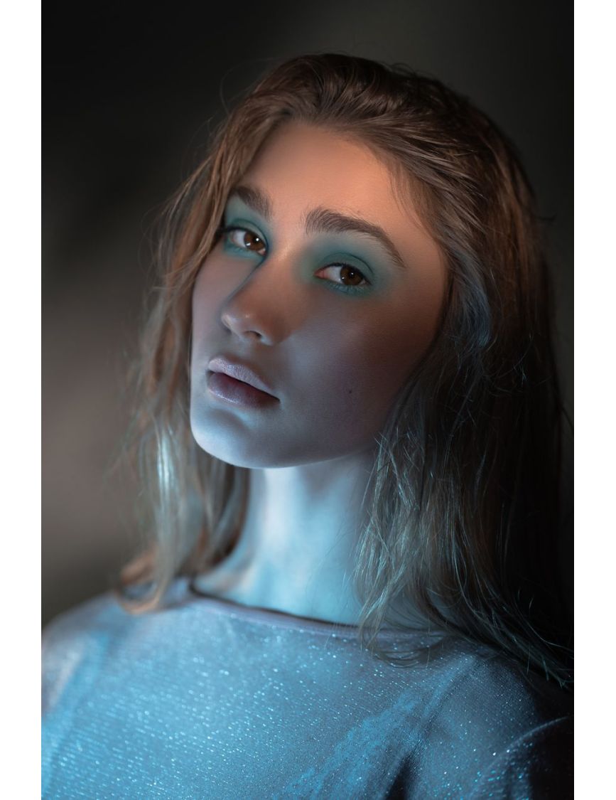 Anchor Your Gaze Behind the Lens — Quiet Models Win the Booking: How Introverts Dominate Sets