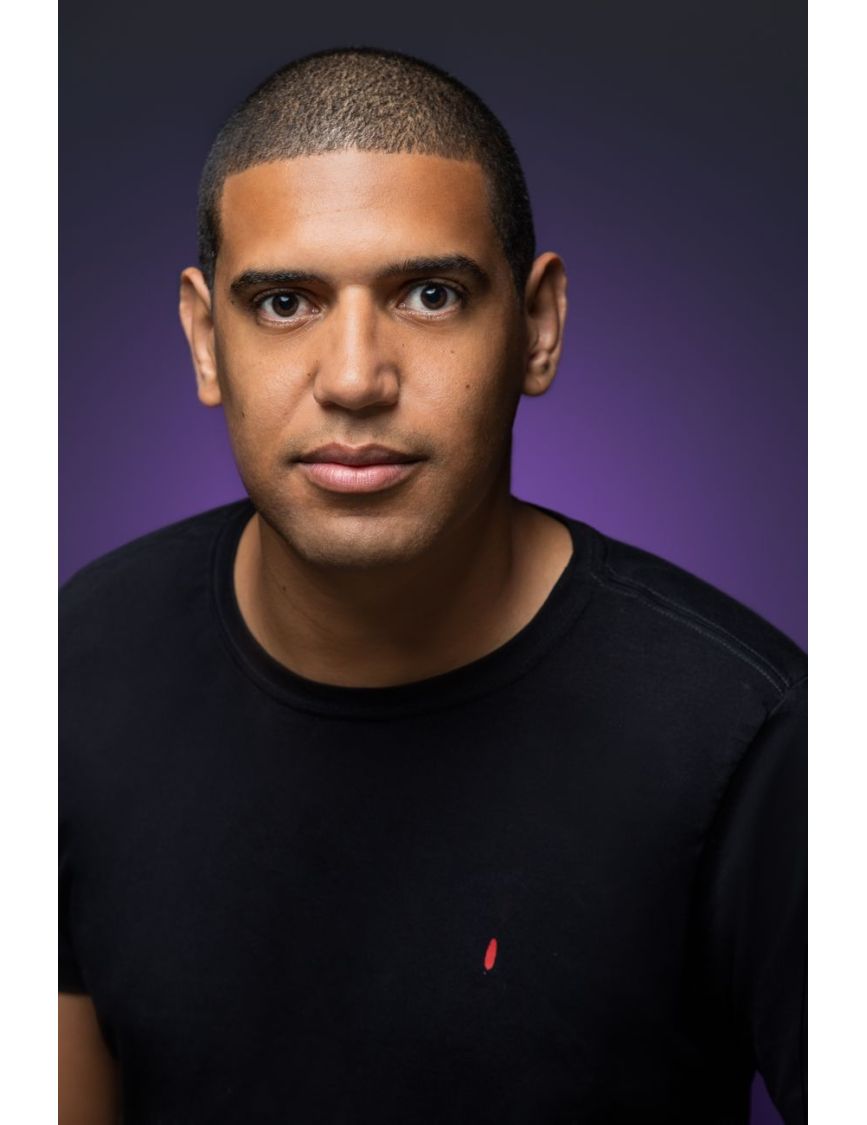 The Lighting Divide: Emotional Depth vs. Clean Authority — Why That Corporate Headshot Won't Book Broadway