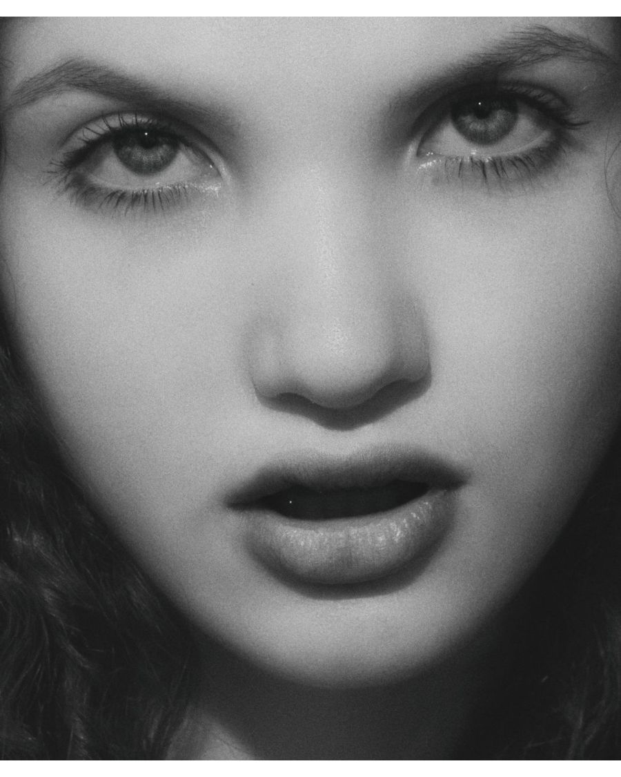 The Eye-Line Drift — Burn Your Pose Book: Why Memorizing Poses Ruined Your Last Shoot
