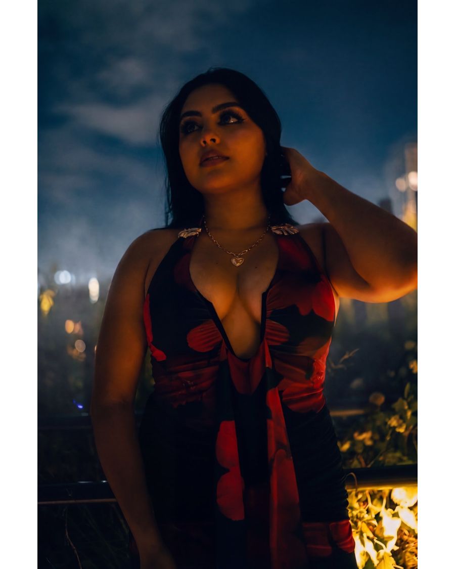 Looking Away, Night in the City