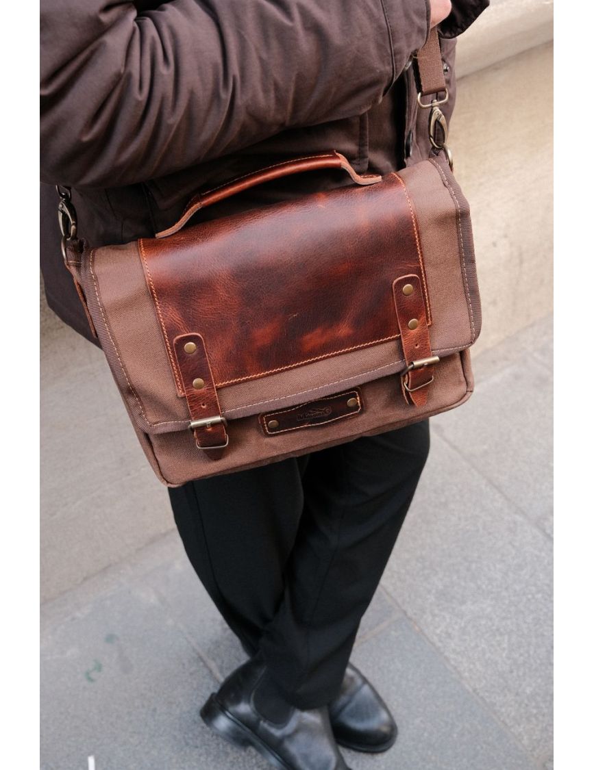 Wotancraft Pilot 10L — The Broken Zipper That Ruined My Tokyo Assignment