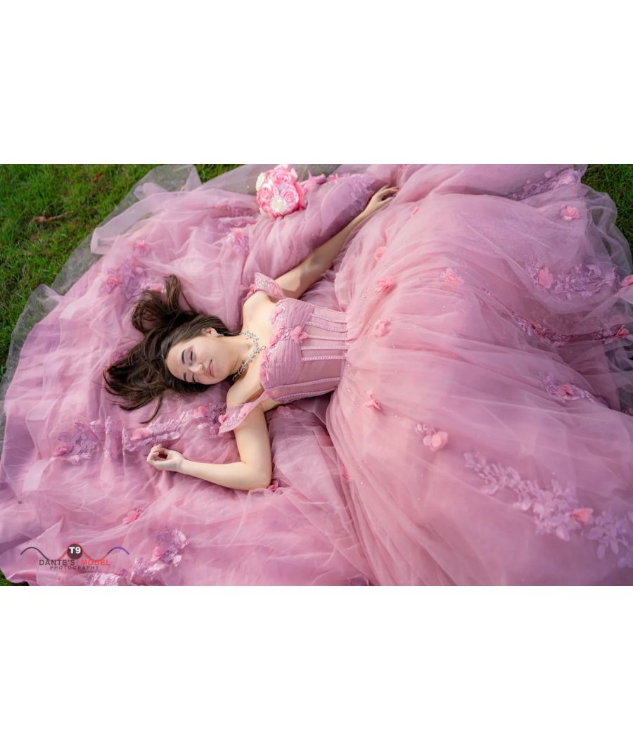 Dream in Pink — NYC Quinceañera & Sweet 16 Outdoor Portrait Session