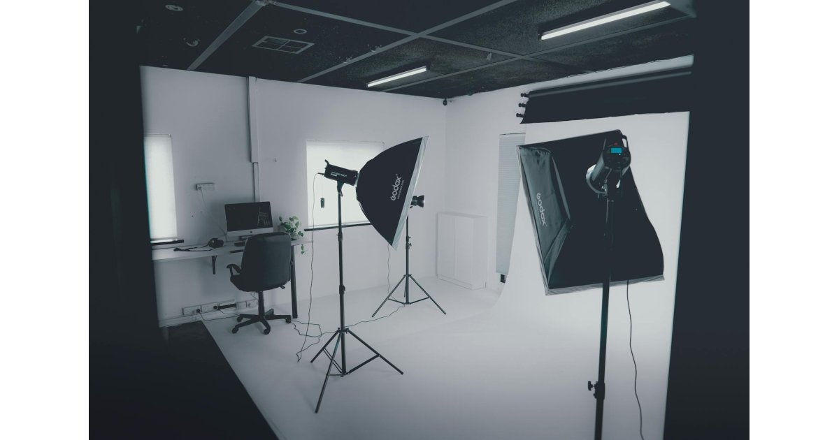 Flash vs. Strobe: Pro Lighting Gear for NYC Studio Photography