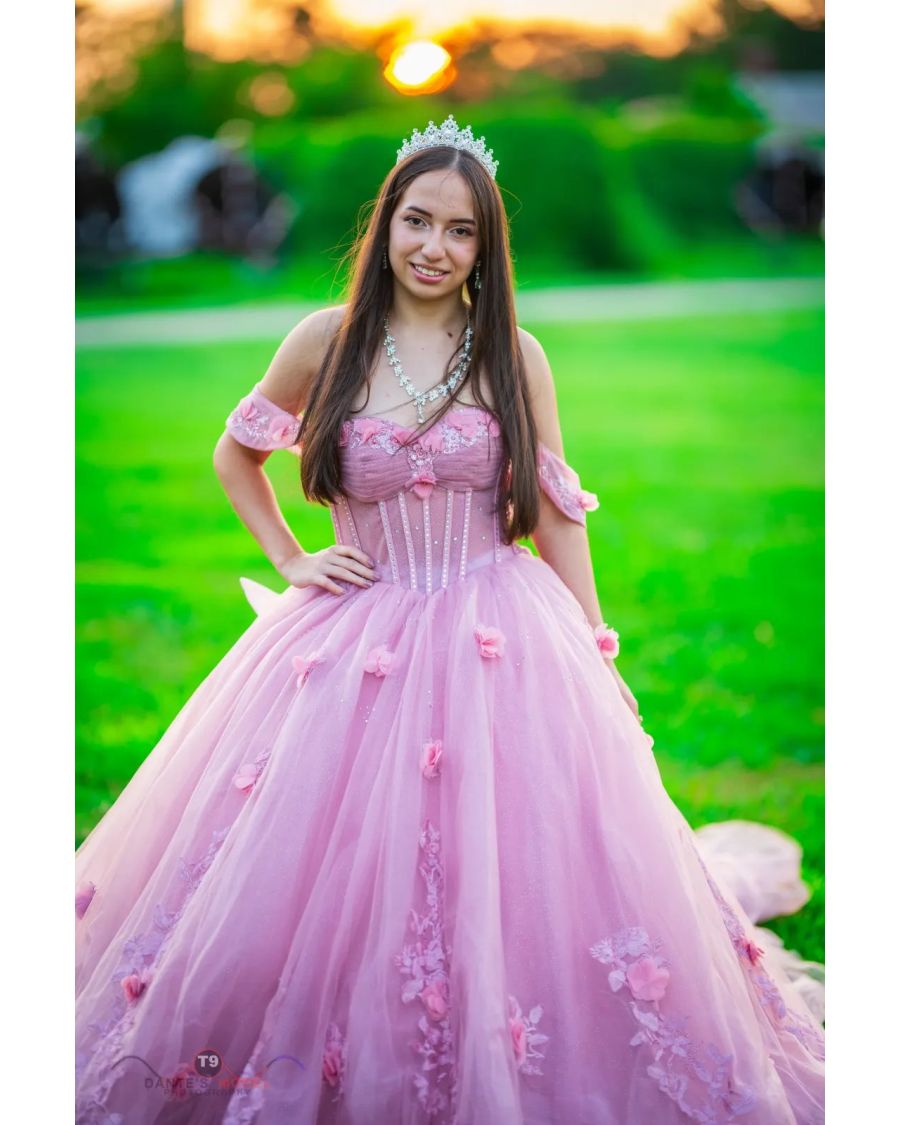 The Quiet Getting-Ready at Home, Quinceañera Photo Timeline for NYC Parents