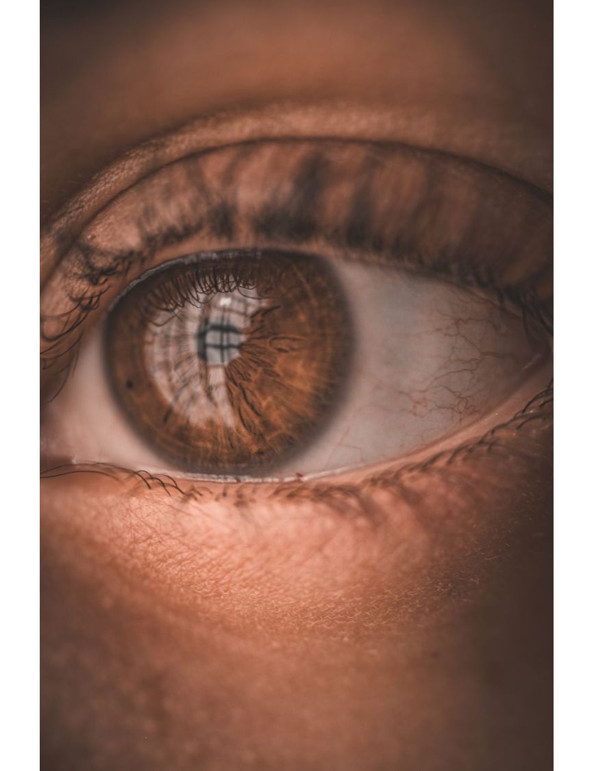 Eye-AF Precision vs Focus-and-Recompose — Your DSLR Isn't Cinematic. It's Just Slow.