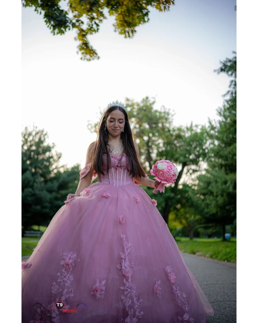 Final Dress Fitting Detail Shots, Quinceañera Photography Timeline and Shot Checklist