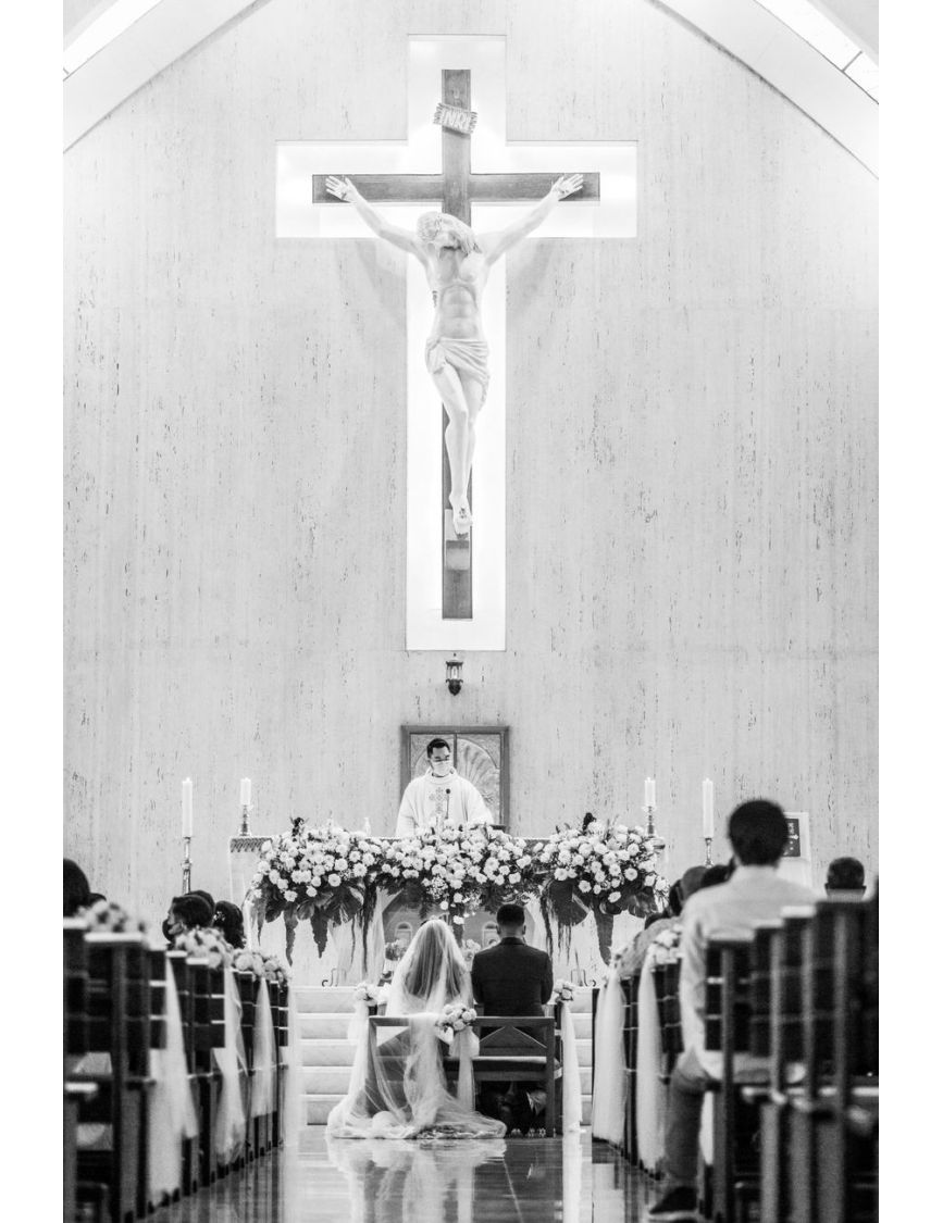The Misa de Acción de Gracias Benediction — Don't Lose Your Mind Over Her Quinceañera Photos