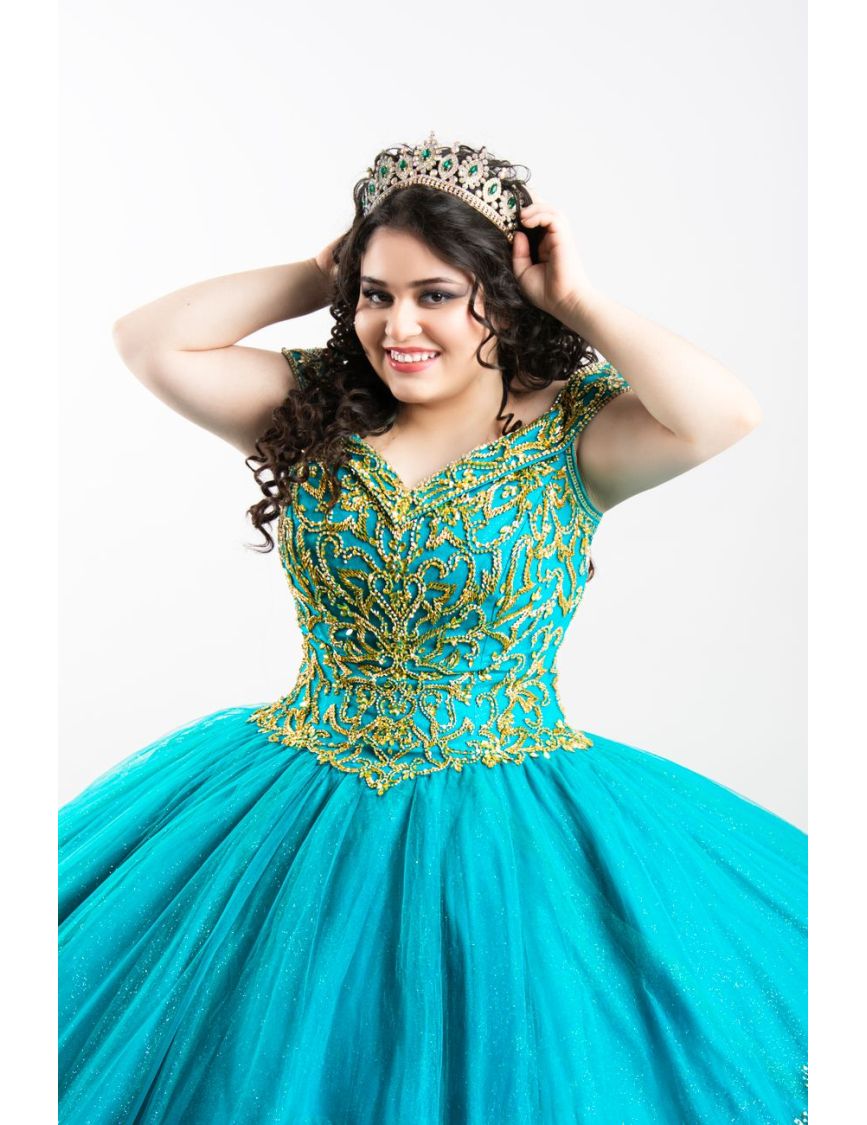 The Studio Editorial Portrait Session — The Quinceañera Timeline Every NYC Parent Forgets