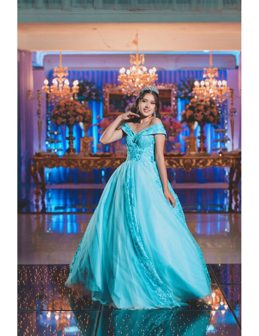 The Changing of the Shoes Ceremony, Planning NYC Quinceañera Photos Traditional and New