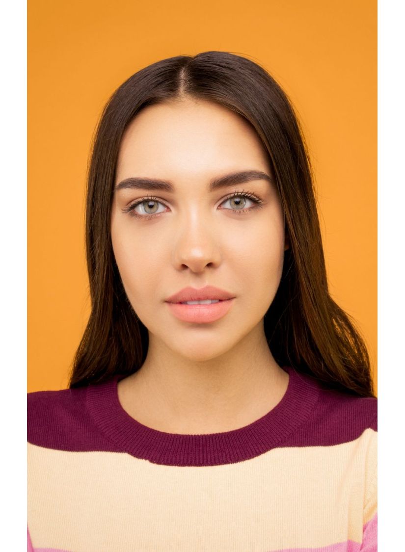 The Backdrop Reality: Environmental Context vs. Seamless Studio — Why That Corporate Headshot Won't Book Broadway