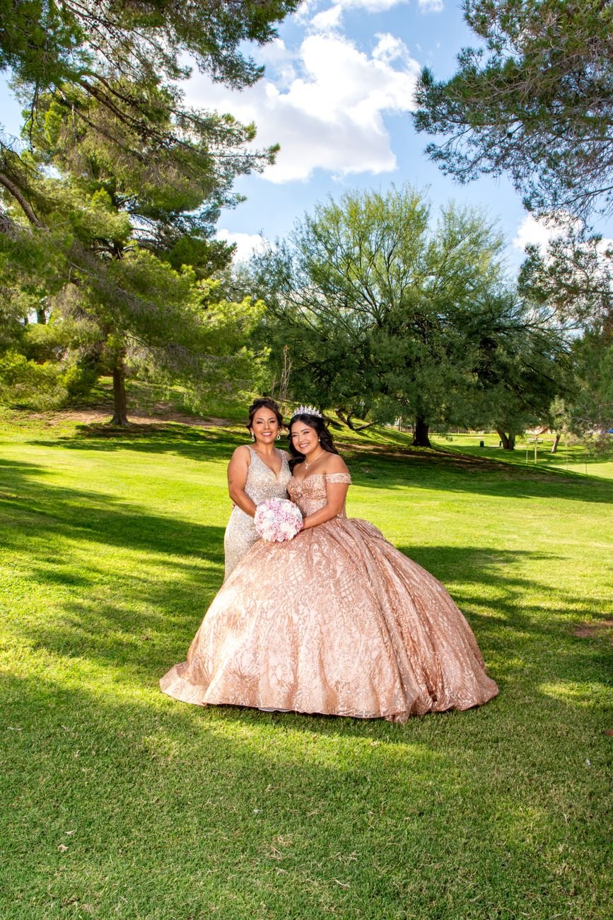 The Quinceañera Timeline: From Fitting to Final Frame