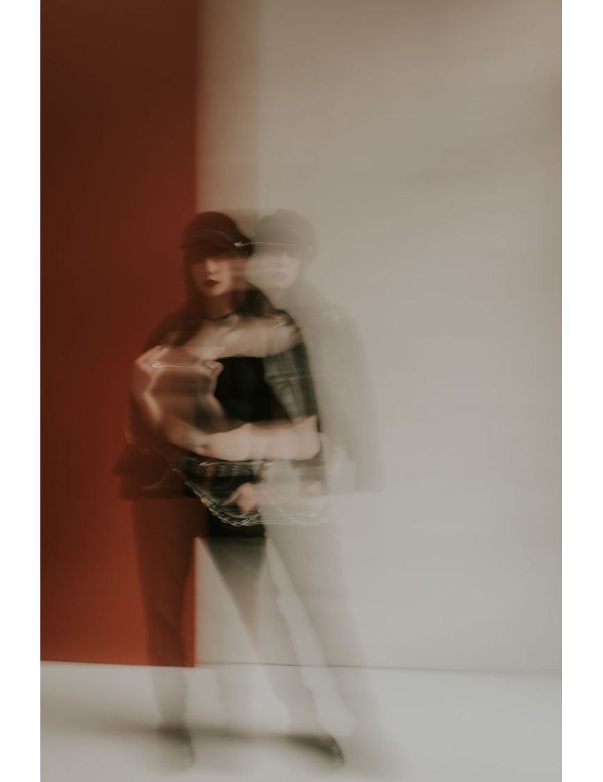 Rhythmic Micro-Movement — Burn Your Pose Book: Why Memorizing Poses Ruined Your Last Shoot
