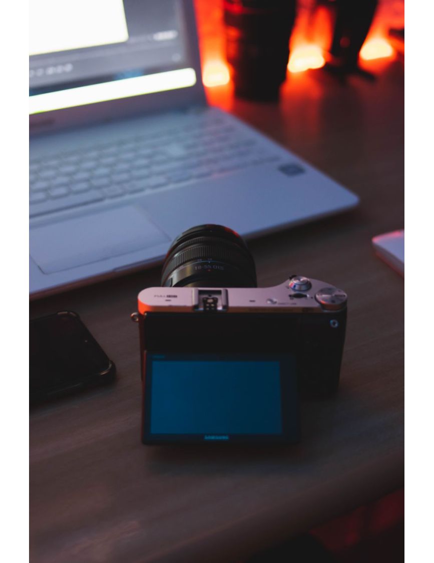 Sony a6400 with 16-50mm Lens, Buying Your First Digital Camera Under 1000 Dollars
