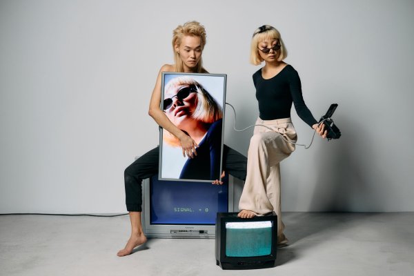 Your ultra-wide color-accurate monitor is a lie