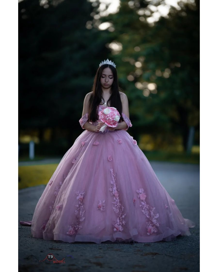 Gantry Plaza State Park, NYC Parks and Venues for Quinceanera Photo Shoots