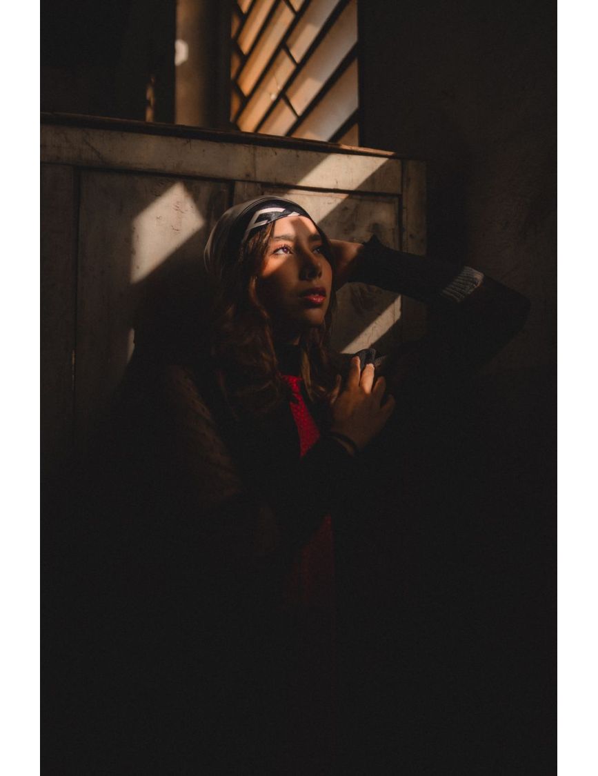Turn Internal Monologue Into Eyes That Talk — Quiet Models Win the Booking: How Introverts Dominate Sets